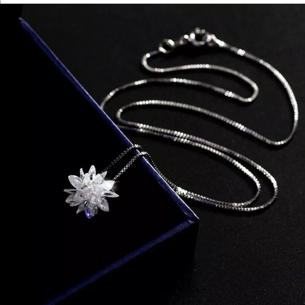 Snowflake Crystal Necklace - Picture 4 of 5